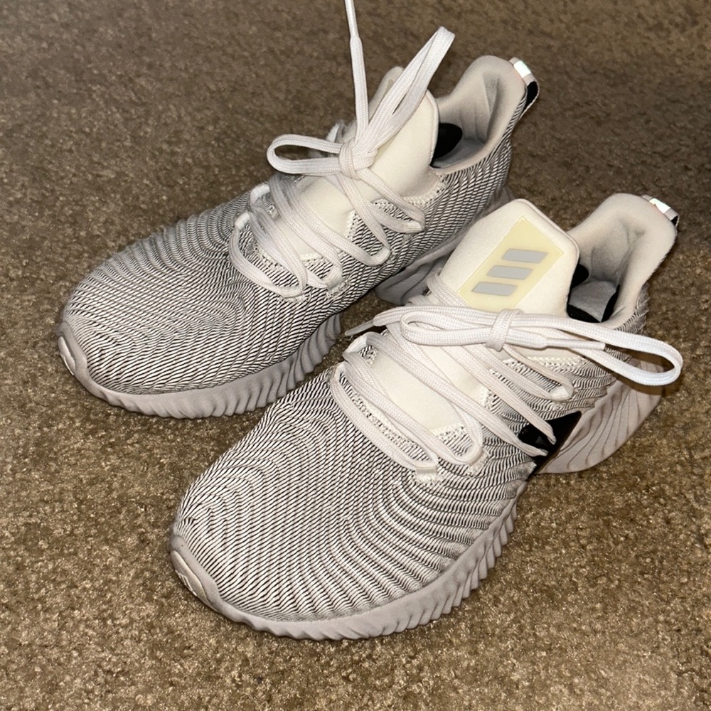Alphabounce Instinct Cloud White size women’s 6.5